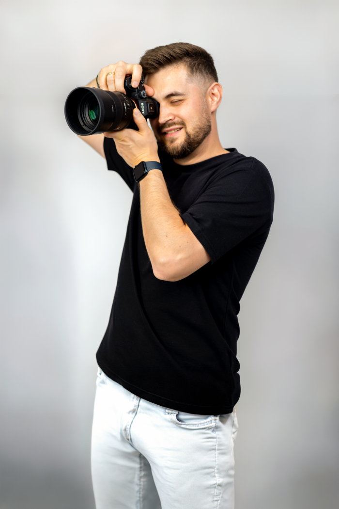 Adrian - Web Design, Video Editing, Producție Video & Foto - XPeak